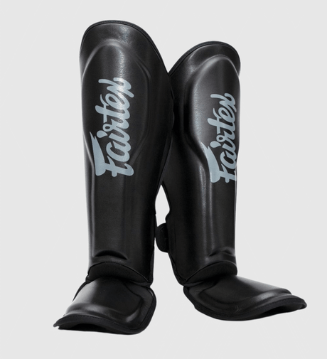 Paratibie Kickboxing Fairtex FXB – Nero/Grigio – Paratibie