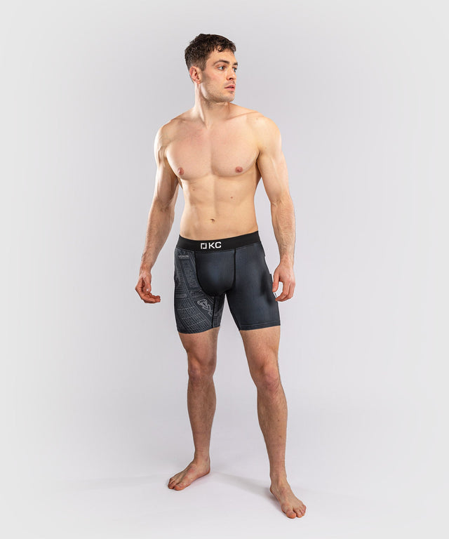 Shorts de compression Venum Karate Combat – Noir/Gris