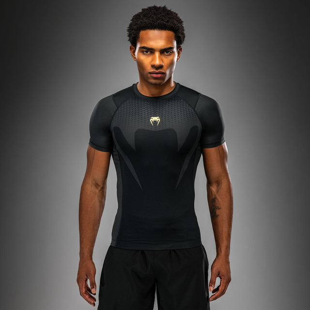 Venum Rashguard Attack Korta ärmar - Svart/Guld