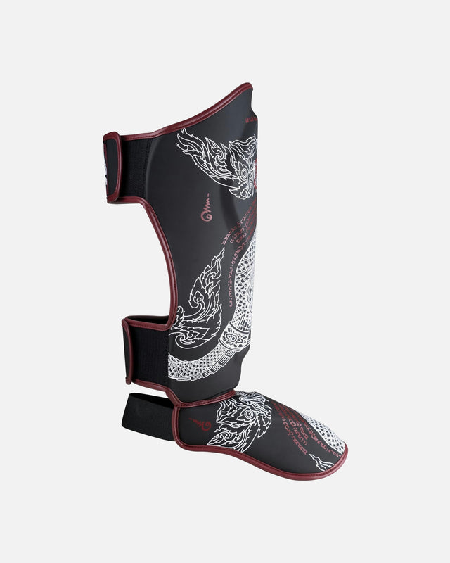 8 WEAPONS Benskydd Sak Yant Naga – Svart/Bordeaux