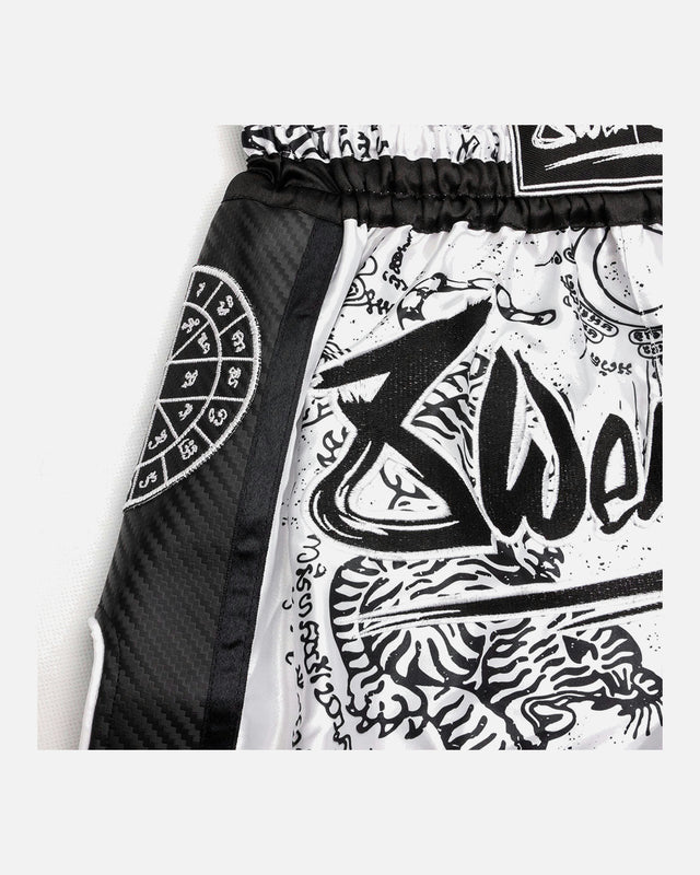 8 WEAPONS Muay Thai shorts Carbon Sak Yant Tigers – Hvid