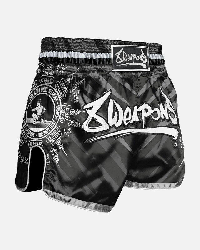 8 WEAPONS Muay-Thai-Shorts 8 Ways Yant – Schwarz/Silber