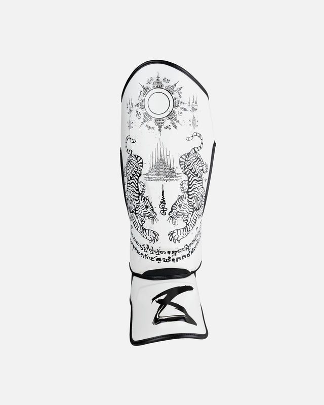 Protège-tibias 8 WEAPONS Sak Yant Tigers – Blanc/Noir