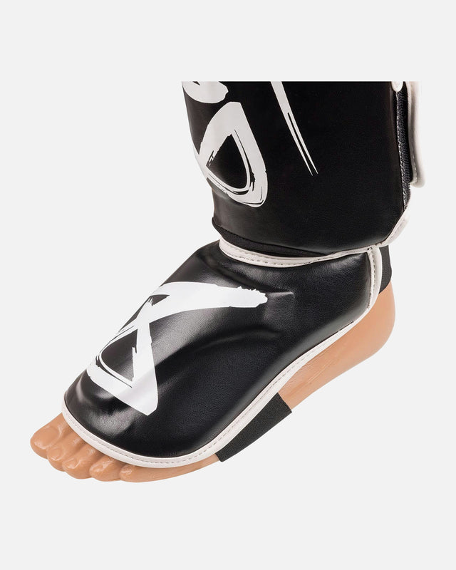 Espinilleras 8 WEAPONS Unlimited 2.0 – Negro/Blanco