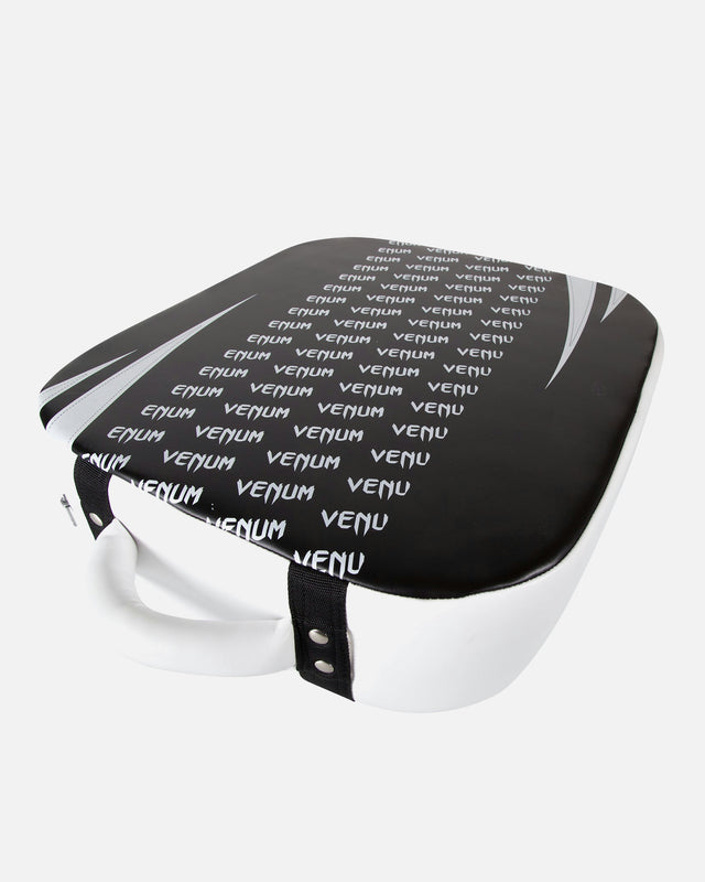 Thajské lapy Venum Absolute – Černé/Bílé