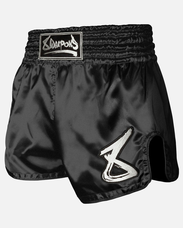 8 WEAPONS Muay-Thai-Shorts Strike – Schwarz/Weiß