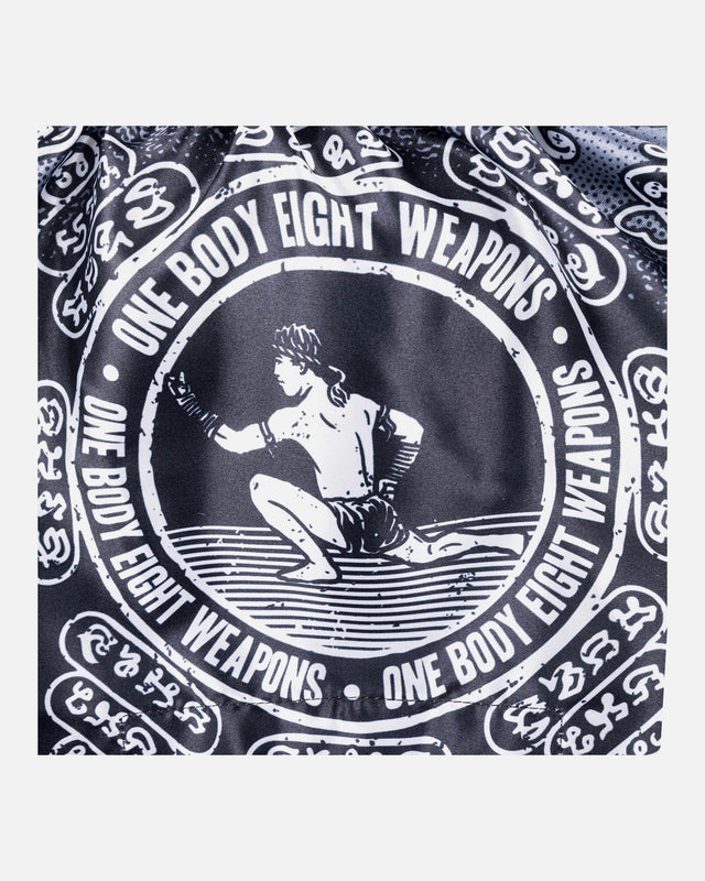 8 WEAPONS Muay-Thai-Shorts 8 Ways Yant – Schwarz/Silber