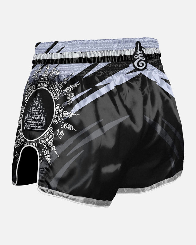8 WEAPONS Muay-Thai-Shorts 8 Ways Yant – Schwarz/Silber