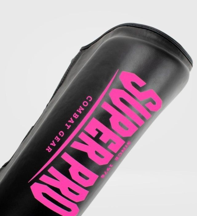 Super Pro Schienbeinschoner Protector – Schwarz/Rosa – Schienbeinschoner