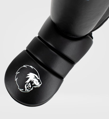 Paratibie da kickboxing Super Pro Protector – Nero/Bianco – Paratibie