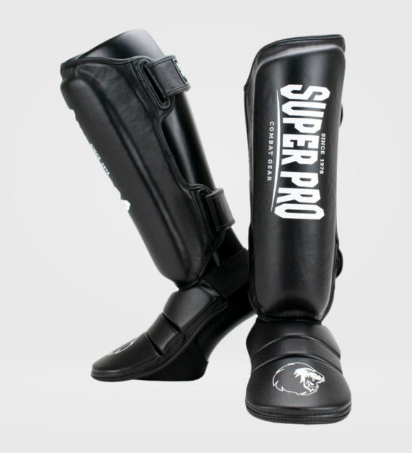 Super Pro Schienbeinschoner Protector – Schwarz/Weiß