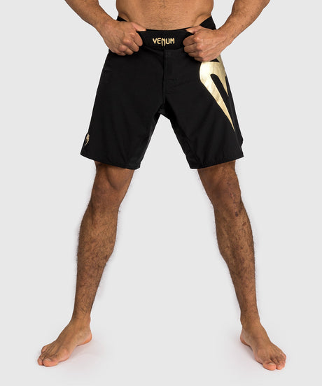 Pantaloncini MMA Venum Light 5.0 – Nero/Oro vista frontale